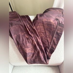 GAP Fit on Maroon Fabric leggings